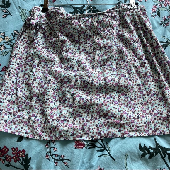 Aritzia floral wrap skirt, Sunday Best dawson wrap skirt BNWOT - Picture 4 of 6